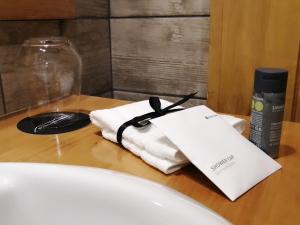 a table with towels and a bottle and a bag on it at Hotel Costanera in Puerto Natales +34 photos