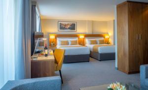 Cama ou camas em um quarto em Maldron Hotel Smithfield Dublin City
