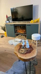 TV a/nebo společenská místnost v ubytování The Green apartment + 33 fotografií