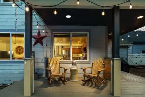 a porch with chairs and a table and a star at All Seasons Getaway by NW Comfy Cabins in Leavenworth