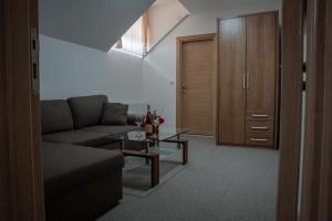 Posezení v ubytování Restoran Mijajlovic + 28 fotografií