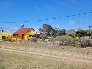 a yellow house on the side of a road at Casa Amarrilla in San Clemente del Tuyú