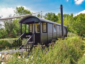 a small train car sitting on the tracks at Foxglove in Woolland