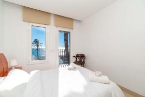 Postel nebo postele na pokoji v ubytování Vistamar Beach 30 min Barcelona