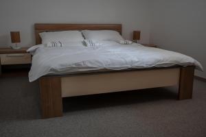 Gallery image of Restoran Mijajlovic in Kuršumlija +28 photos