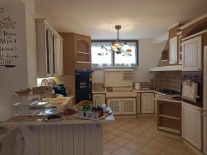 Kuchyň nebo kuchyňský kout v ubytování BELLA ASSISI B & B