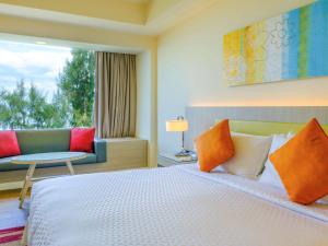 Mercure Penang Beach客房内的一张或多张床位