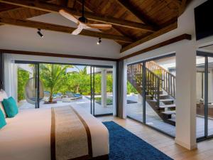Kuredhivaru Resort and Spa - Maldives客房内的一张或多张床位
