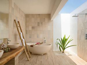 Kuredhivaru Resort and Spa - Maldives的一间浴室