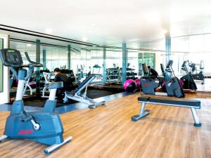 Das Fitnesscenter und/oder die Fitnesseinrichtungen in der Unterkunft Mercure Langkawi Pantai Cenang