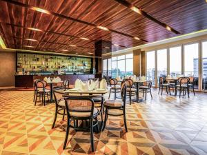 Ein Restaurant oder anderes Speiselokal in der Unterkunft Mercure Langkawi Pantai Cenang 