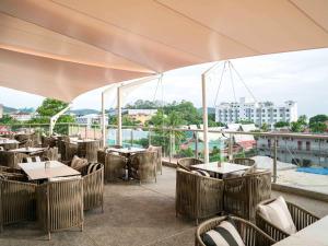 Ein Restaurant oder anderes Speiselokal in der Unterkunft Mercure Langkawi Pantai Cenang 