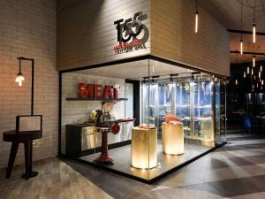 Mövenpick Siam Hotel Na Jomtien Pattaya餐厅或其他用餐的地方