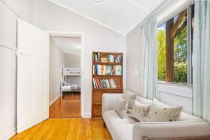 uma sala de estar com um sofá branco e uma janela em Our Humble Home Nannup em Nannup