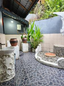 Aed väljaspool majutusasutust Jungle Inn Bukit lawang