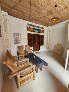 Istumisnurk majutusasutuses Jungle Inn Bukit lawang