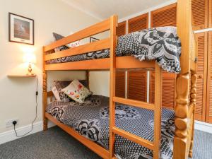 a bedroom with bunk beds in a dorm room at Hele Beach in Ilfracombe