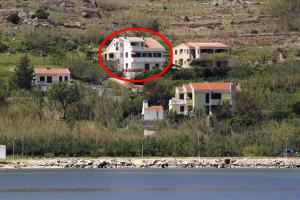 Zdjęcie z galerii obiektu Apartments by the sea Pag - 6273 w mieście Pag