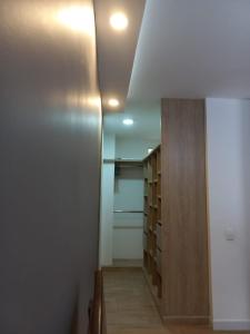 Habitación con recibidor, armario y luz. en Apartamento en Jamundi en Jamundí