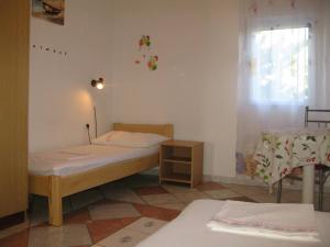 Posteľ alebo postele v izbe v ubytovaní Apartment in Lopar with sea view, loggia, air conditioning, W-LAN 4229-6