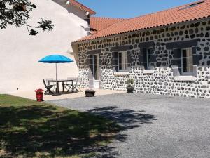Budova, v ktorej sa dovolenkový dom nachádza
