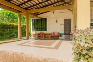 Κήπος έξω από το 5 Bedrooms Homestay with Private Pool (SEROJA)