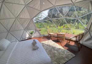 Cosy Garden Khao Sok客房内的一张或多张床位