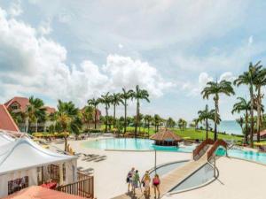 Piscina di Studio Tropical avec vue mer dans une résidence hôtelière o nelle vicinanze