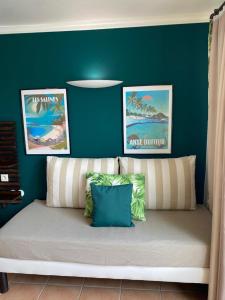 Letto o letti in una camera di Studio Tropical avec vue mer dans une résidence hôtelière