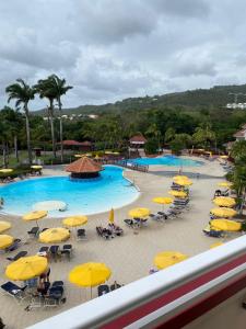 Piscina di Studio Tropical avec vue mer dans une résidence hôtelière o nelle vicinanze