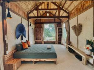 een slaapkamer met een bed in een houten kamer bij 6Nature Bavi Retreat in Hanoi