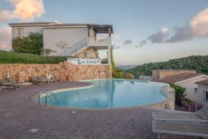 Hồ bơi trong/gần Residence Ea Bianca