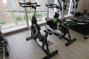 a gym with three exercise bikes in a room at Rams apartasuits en hotel 5 estrellas in Barranquilla