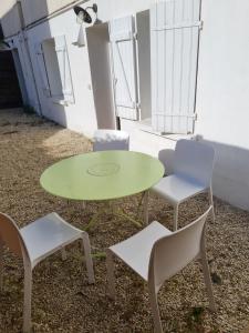 Zdjęcie z galerii obiektu Appartement calme et pratique. w Tours