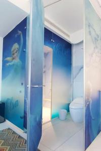 A bathroom at Jane Castle