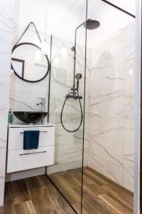 a bathroom with a shower and a sink at Centrum red apartament in Wałbrzych