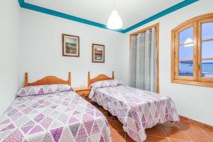 A bed or beds in a room at CASAMORA Cerca del Caminito del Rey