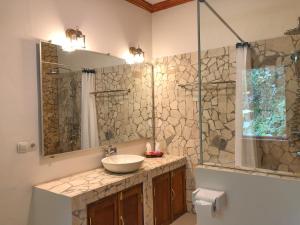 Ένα μπάνιο στο Edge Resort, Yogyakarta