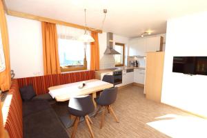 Kuchyňa alebo kuchynka v ubytovaní Ferienhaus Brandacher