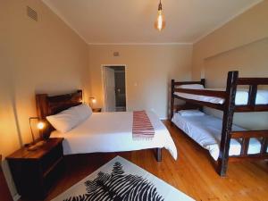 Postel nebo postele na pokoji v ubytování Island Vibe Knysna