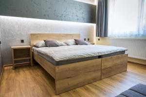 Ένα ή περισσότερα κρεβάτια σε δωμάτιο στο Penzion 2 sklepy