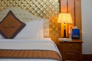 Postel nebo postele na pokoji v ubytování Vong Xua Boutique Hotel