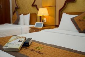 Säng eller sängar i ett rum på Vong Xua Boutique Hotel