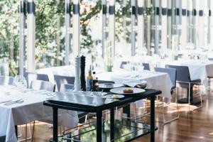 a dining room with white tables and chairs at Villa Csonka by Privo in Târgu-Mureş