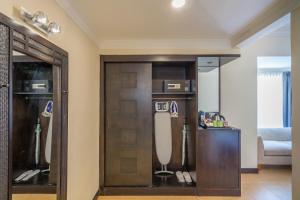 a room with a large glass display case with a mirror at Camar Resort Langkawi in Pantai Cenang