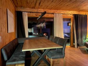 Posedenie v ubytovaní Hillside Chalet Kreischberg