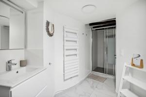 Kúpeľňa v ubytovaní Le Montreuil- Versailles + 6 fotografií