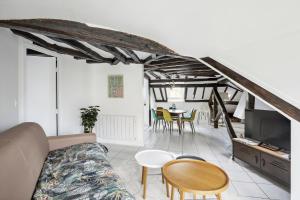 Posedenie v ubytovaní Le Montreuil- Versailles