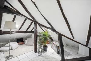 Posedenie v ubytovaní Le Montreuil- Versailles