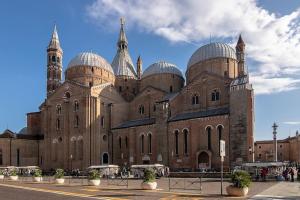 a large brick building with domes on top of it at -Free Parking & Wifi- 10 minuti dal centro in Padova